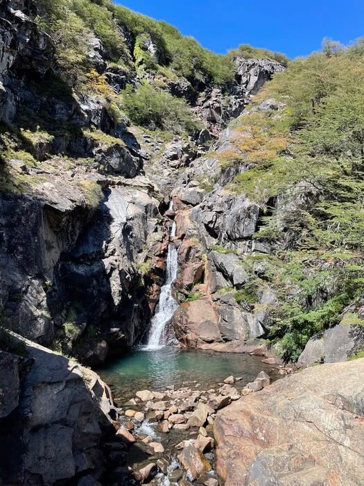 Cascada camino a Refugio San Martin - Laguna jakob